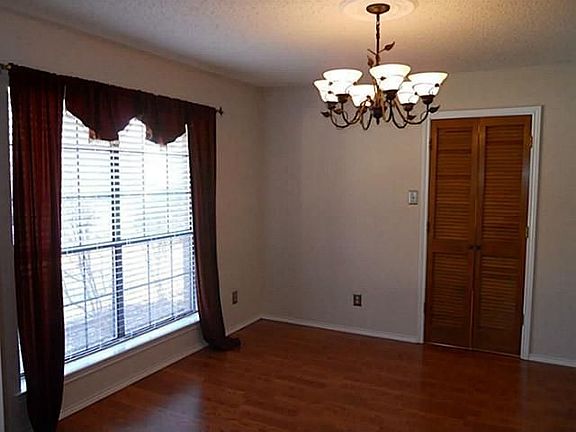 4th image of 1831 S Hillcroft Dr