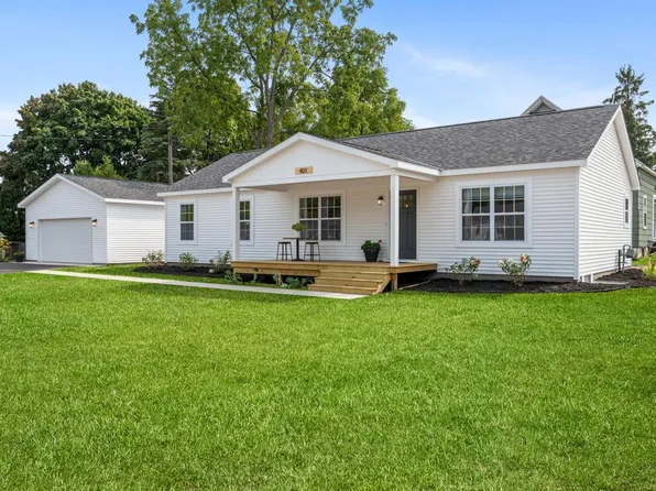 401 Clark St, Harbor Springs, MI 49740