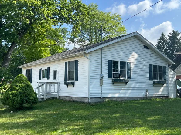 404 Herbert St, Blanchard, MI 49310