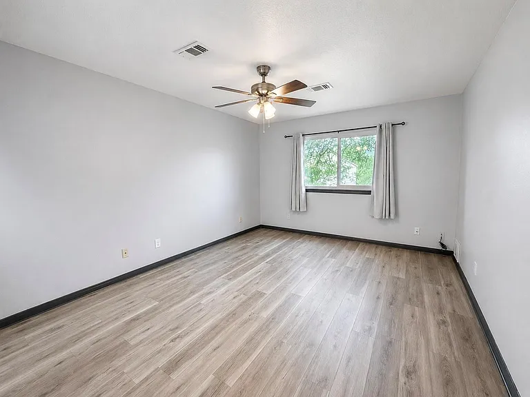 1105 Apache Dr — Photo 12