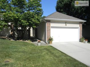 126 SW Hillcrest Ln, Lees Summit, MO 64063