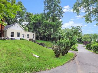 19 Calverton Dr, New Fairfield, CT 06812