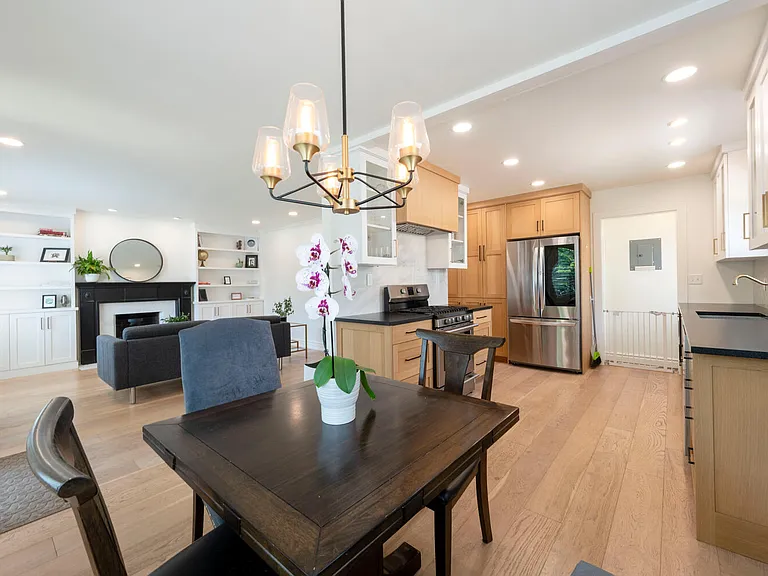 2201 E Wilson Ave — Photo 8