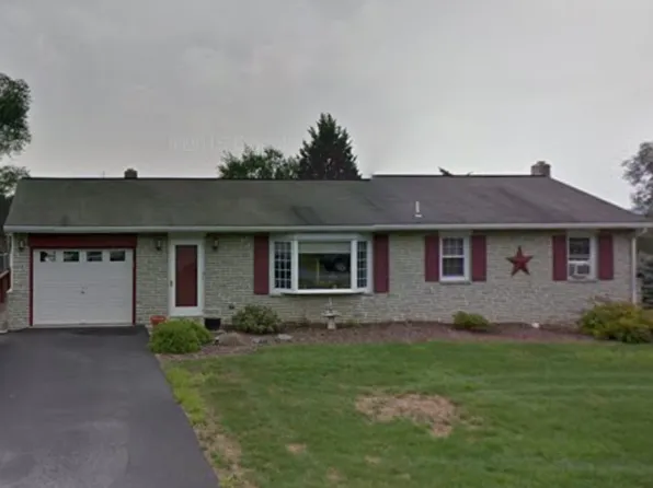 330 S View Dr, Ephrata, PA 17522