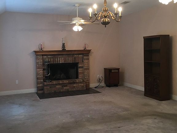 5th image of 1001 E Lakeshore Dr
