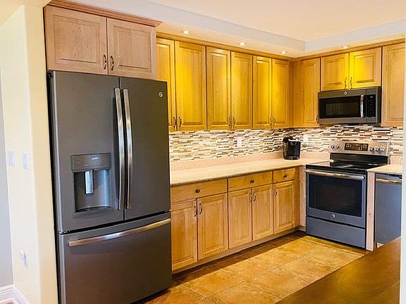 5th image of 1498 Jefferson Ave APT 505