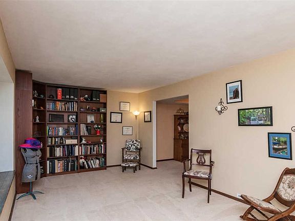 4th image of 401 Audrey Ln