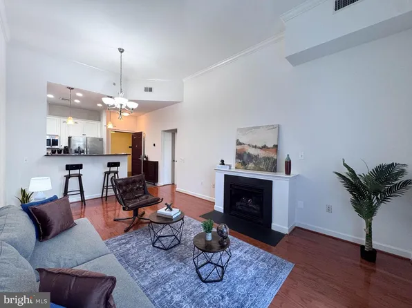 1000 N Randolph St APT 104, Arlington, VA 22201