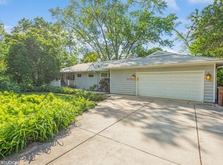 25W560 Piccadilly Rd, Wheaton, IL 60189