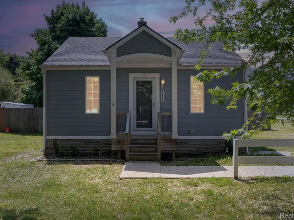 2344 Dawes Ave, Shelby Township, MI 48317