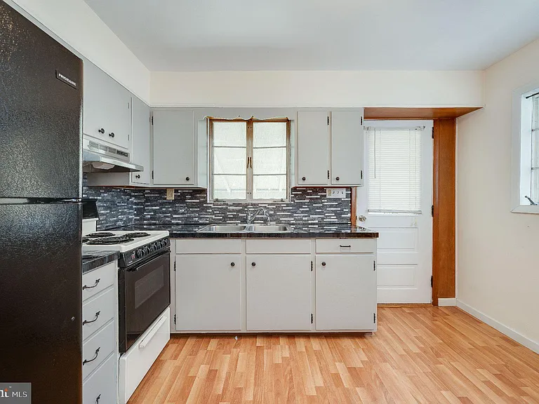 126 E Washington St — Photo 11