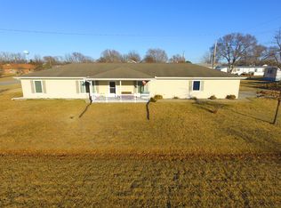 805 S 15th St, Burlington, KS 66839