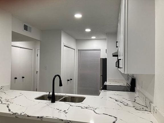 4th image of 4148 Chateau Blvd APT 2