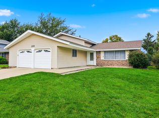 218 Desmond Dr, Schaumburg, IL 60193