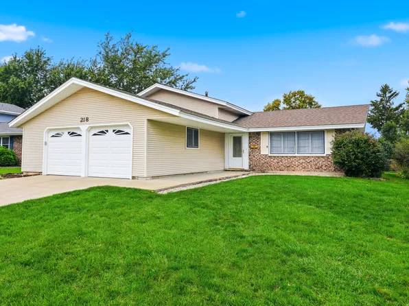 218 Desmond Dr, Schaumburg, IL 60193