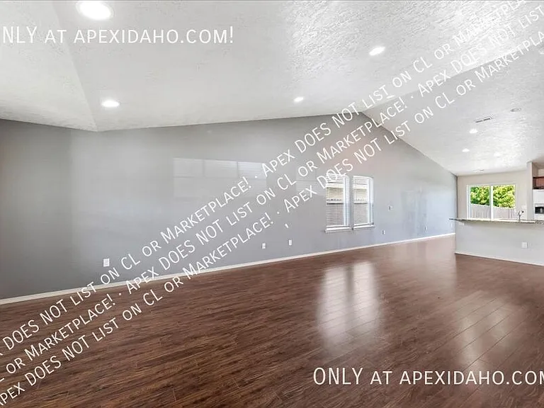 3480 S Avondale Ave — Photo 7