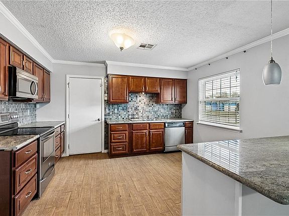 4th image of 285 Terrio Dr