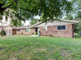 915 N 16th St, Monett, MO 65708