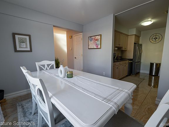 5th image of 1863 Newporte Ct