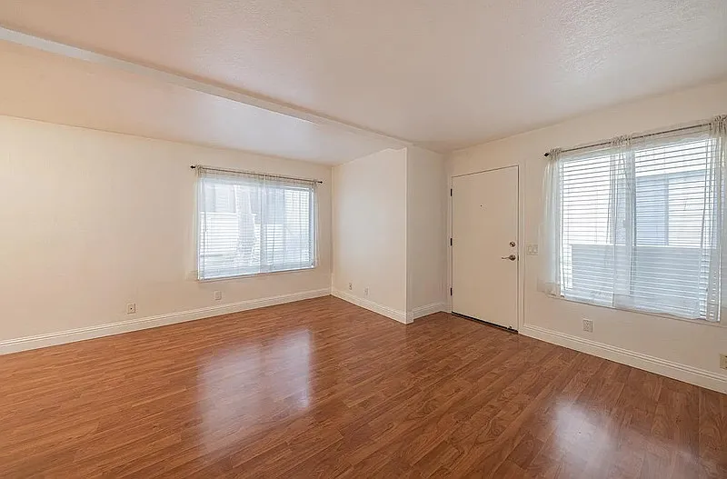 1 bed, 1.0 bath, 598 sqft, $2,000 — Photo 2