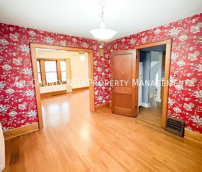 1051 Brown St — Photo 5