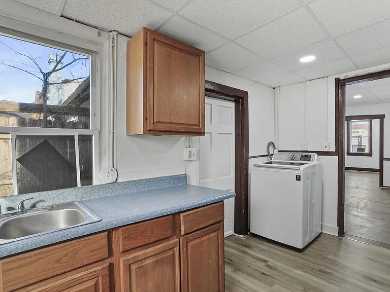 216-218 N College St — Photo 12