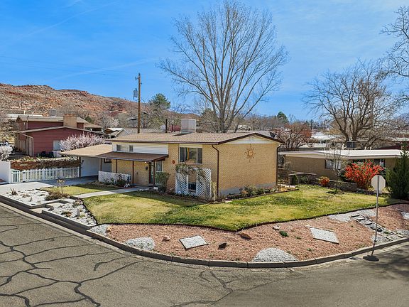 3rd image of 738 Locust Ln