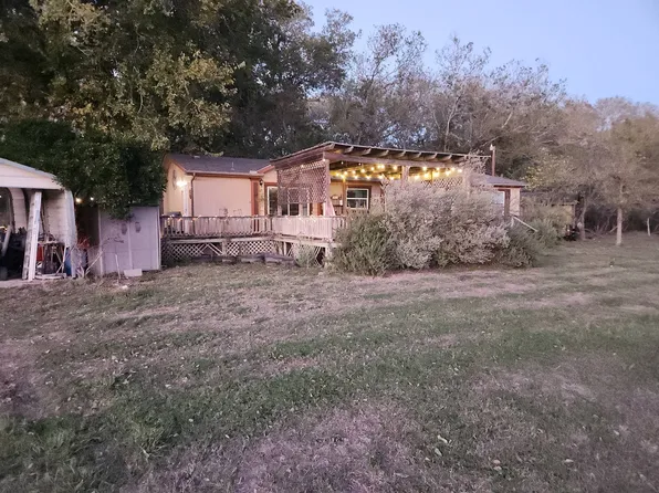 497 Fermin Ln, Seguin, TX 78155