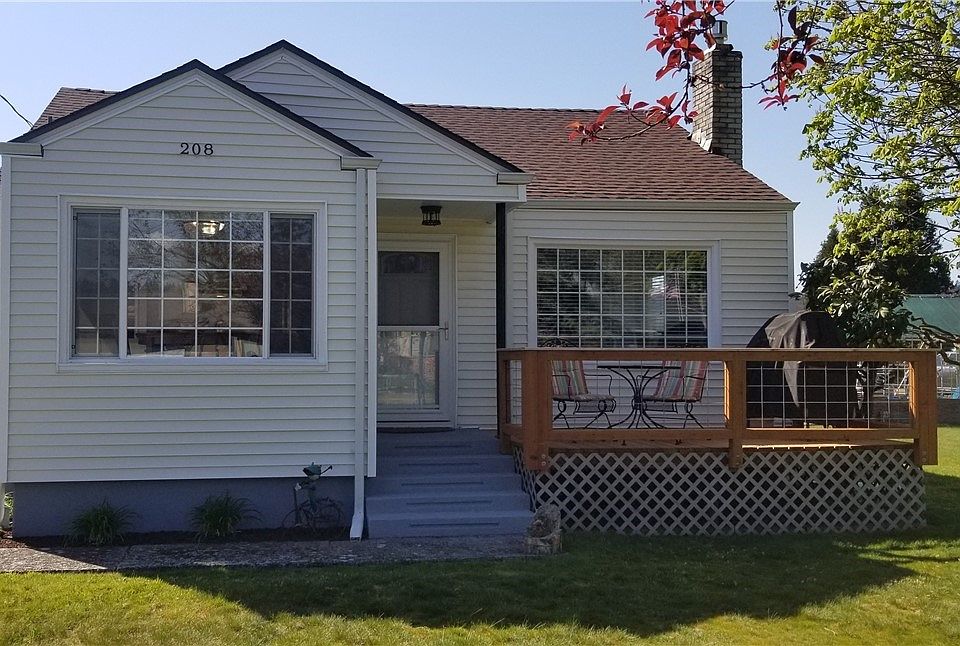 1st image of 208 Hawthorne Ave S