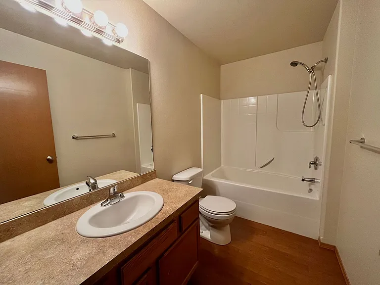 310 E 28th Ave — Photo 12