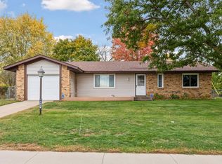 891 Garden View Dr, Apple Valley, MN 55124