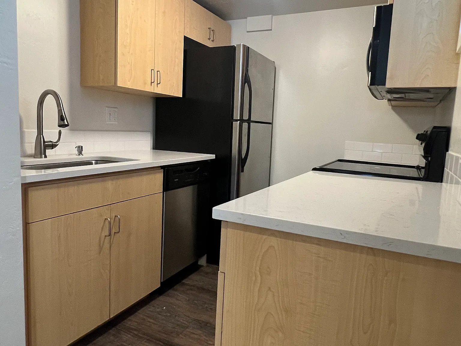 1 bed, 555 sqft, $1,305 — Photo 2