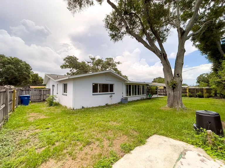 1812 Lady Mary Dr — Photo 35