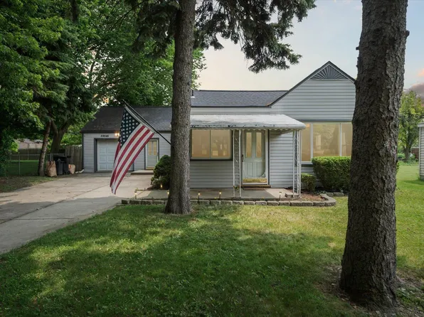 29248 Galloway St, Roseville, MI 48066