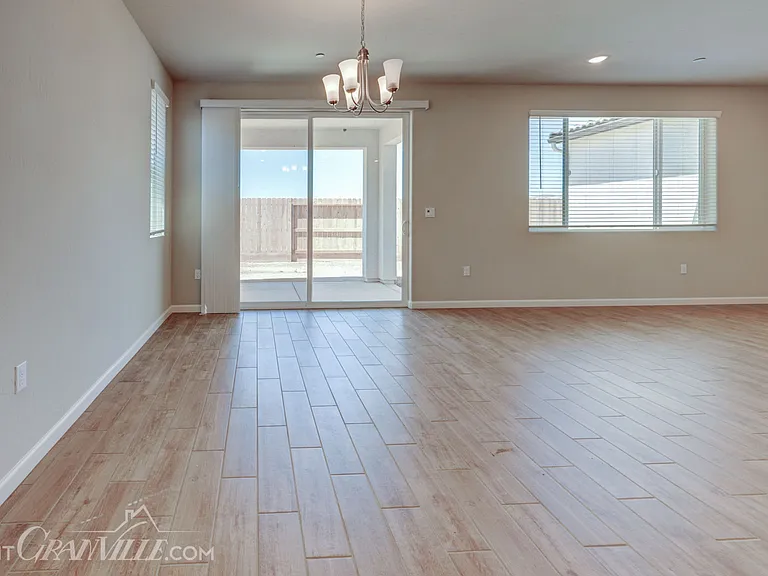 877 Halford Ln — Photo 16