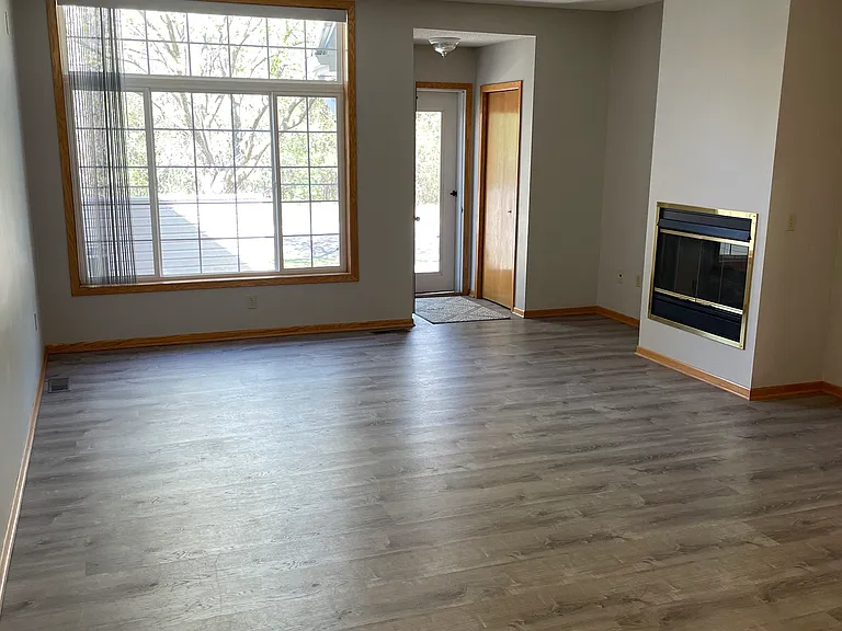 1846 Sapphire Point — Photo 2