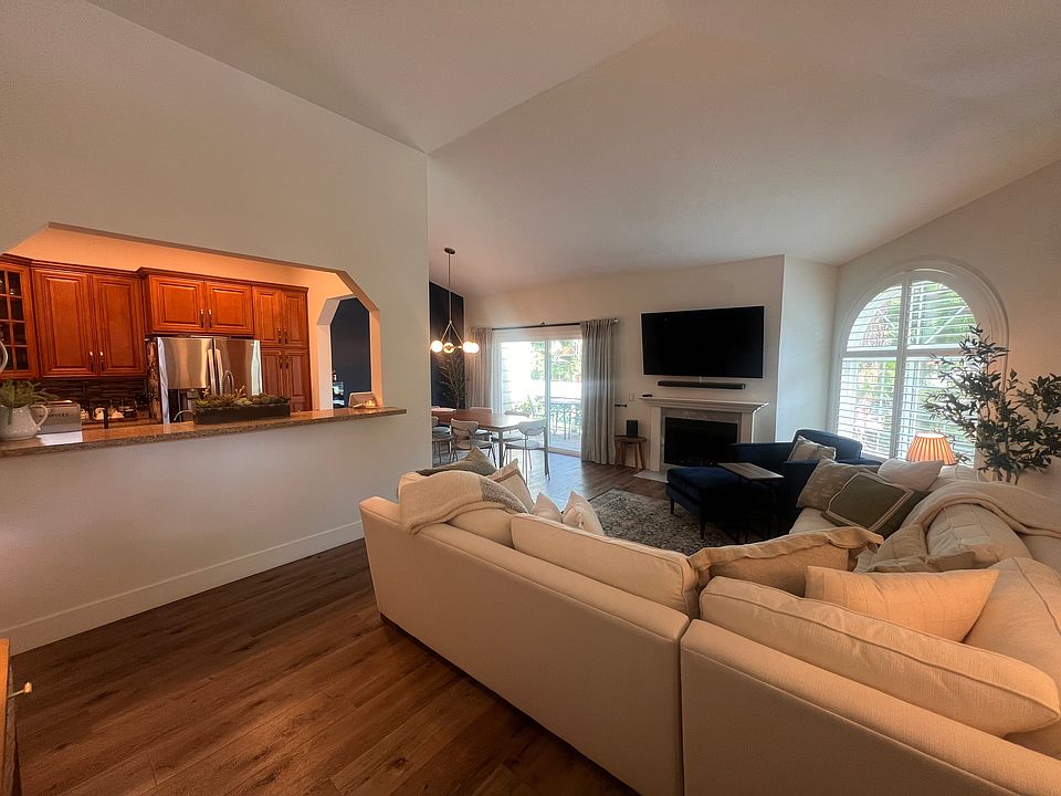 Entrance, Living Room