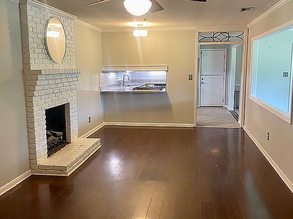 3rd image of 1172 Lakeshire Dr
