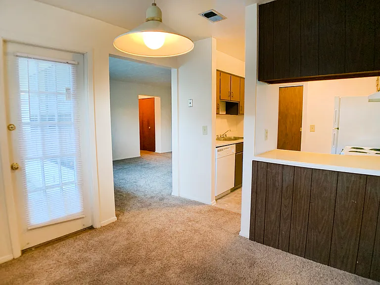 Four Worlds Apartments — Photo 27