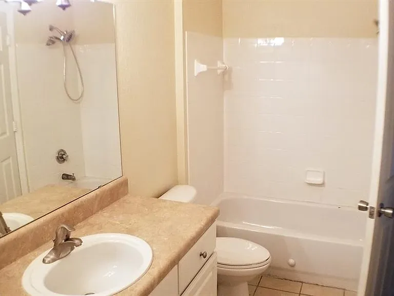 4335 NW 48th St #105 — Photo 23