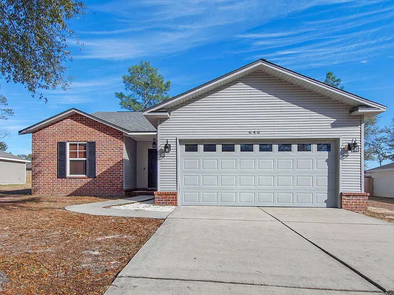 646 Hunters Ridge Rd — Photo 1
