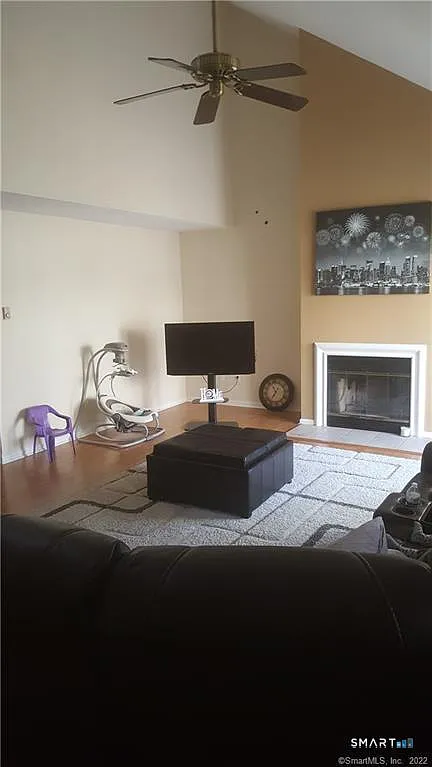 3 bed, 1.5 bath, 1776 sqft, $3,000 — Photo 2