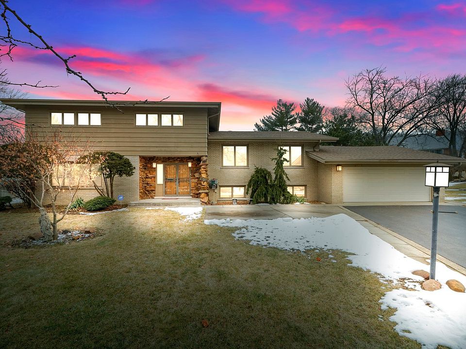1st image of 8711 Oak Hill Ct