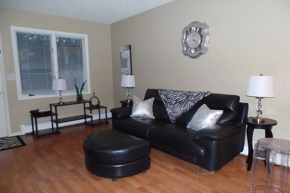 2 bed, 1.5 bath, 1020 sqft, $1,995 — Photo 1