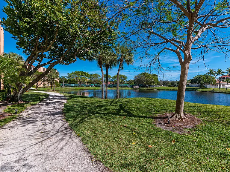 950 Egret Cir — Photo 13