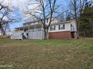 2332 Packet Hollow Rd, Pineville, MO 64856