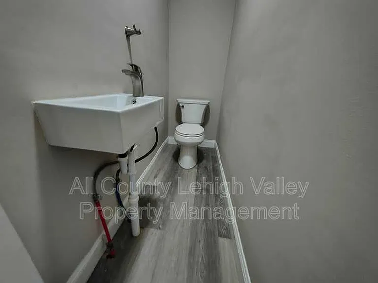 639 Washington St — Photo 6