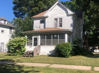 906 W 7th St, Waterloo, IA 50702