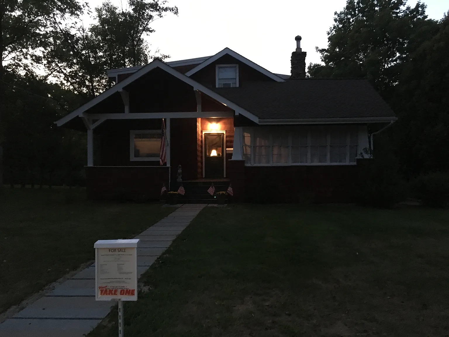 60 E Main St photo 1