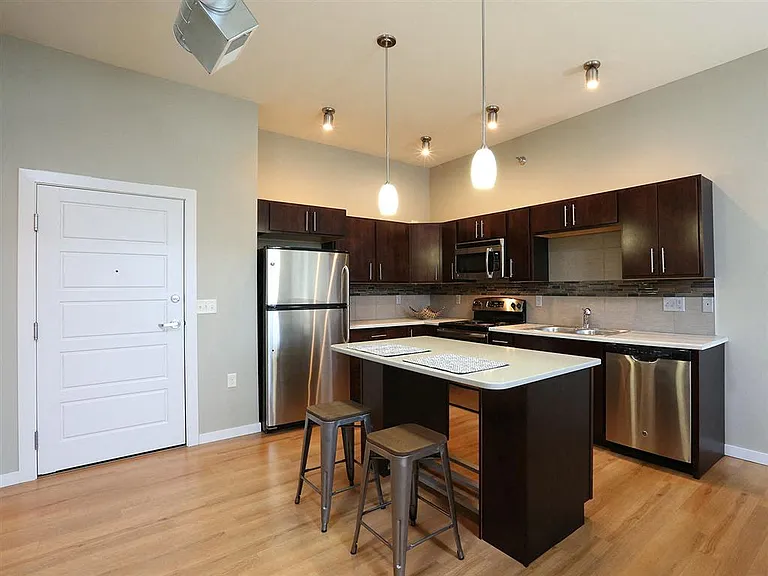Phillips Avenue Lofts — Photo 5